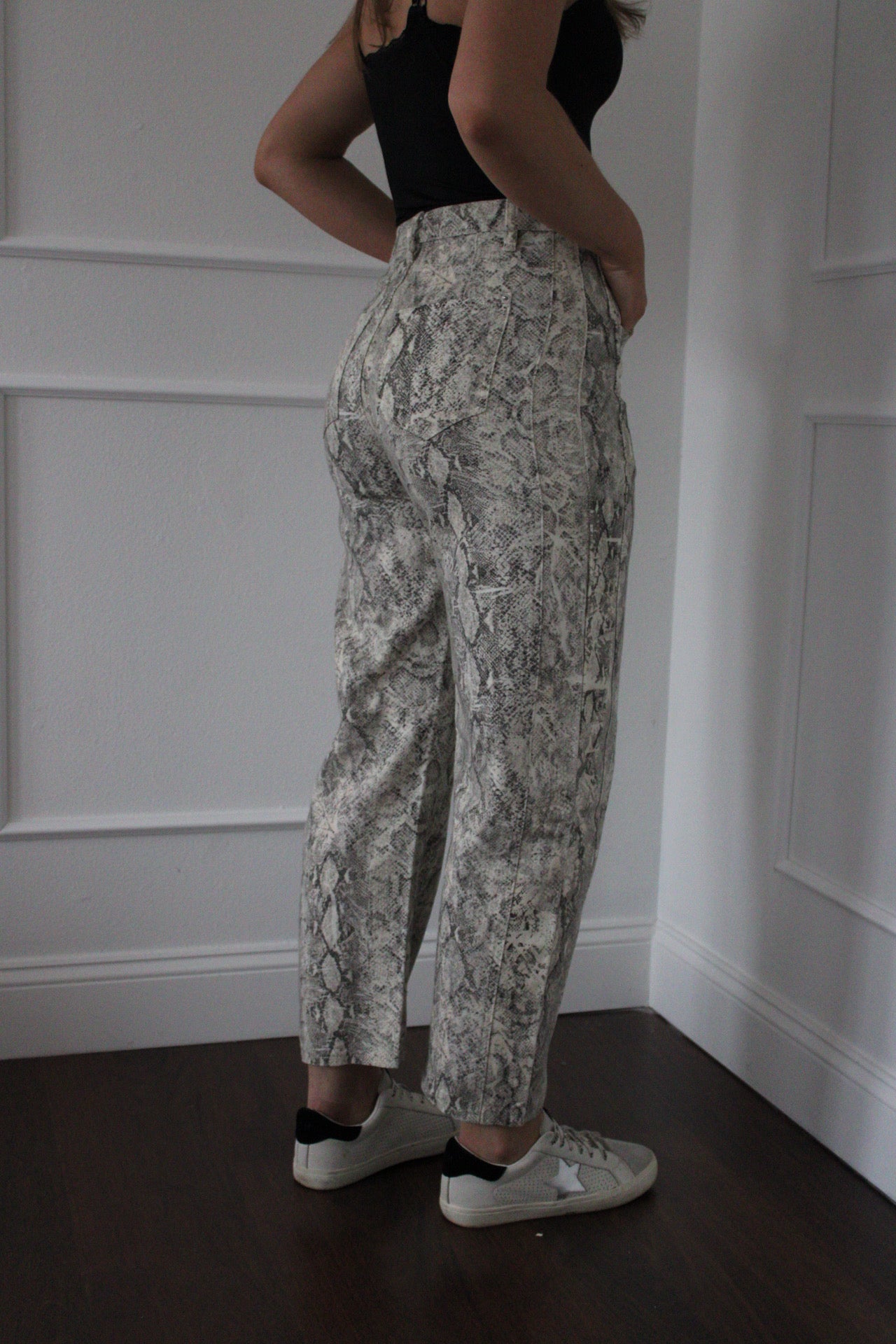 Snake Chic Barrel Jeans
