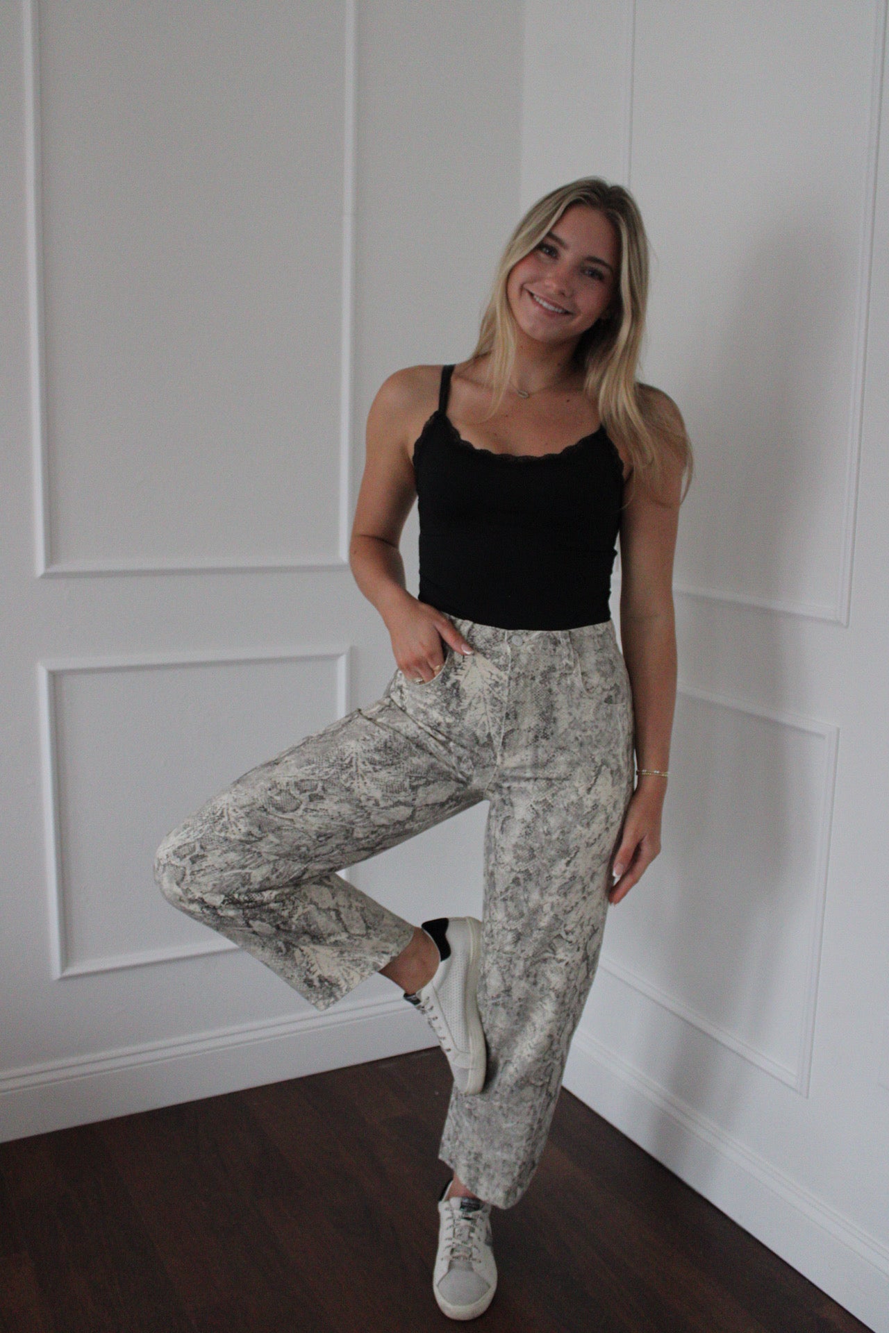Snake Chic Barrel Jeans